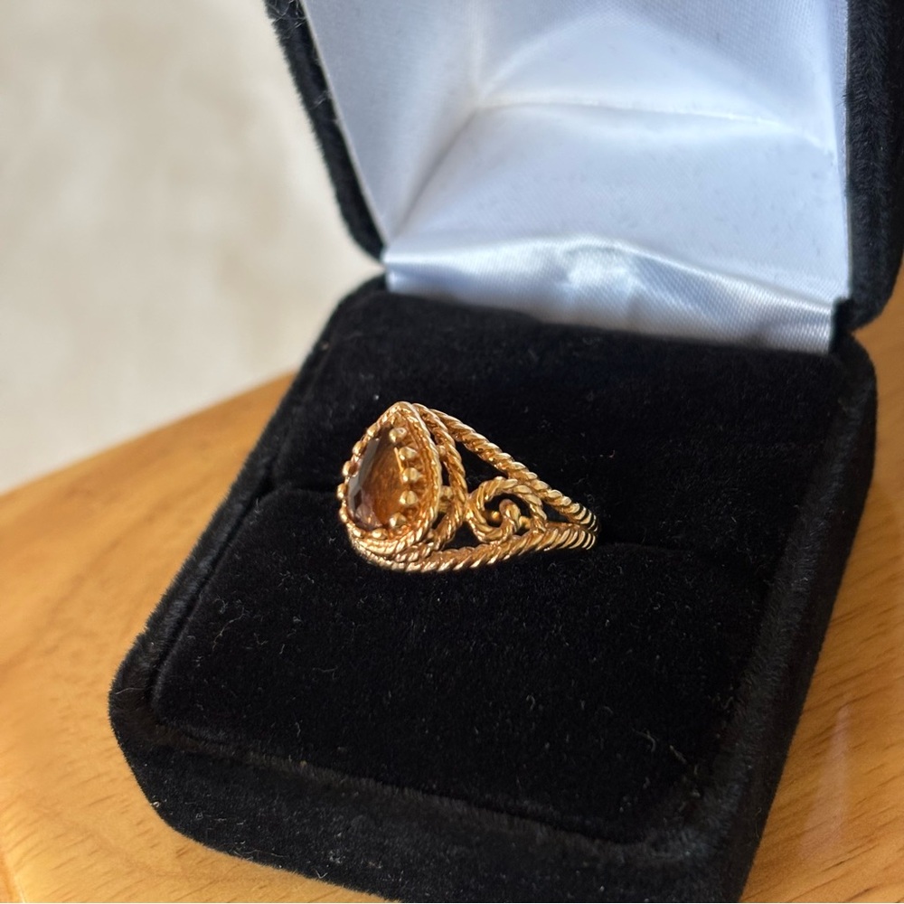 Vintage Avon Teardrop Faux Citrine Gold Tone Ring Size 6 - Picture 2 of 7